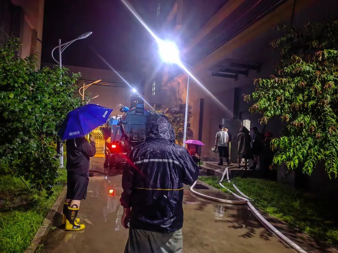 【闻“汛”而动战风雨 向险前行勇担当】致敬暴雨中的坚守！-建设智学苑-河北建设集团